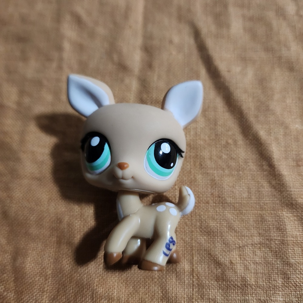 Littlest Pet Shop Deer Tan White Spots Teal Eyes Figure 979 LPS Toy